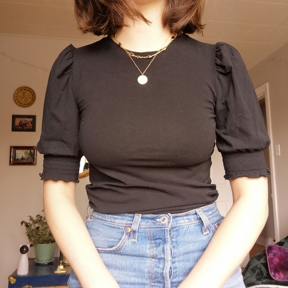 Puffed Sleeves Black T-shirt - Picture 2 of 7